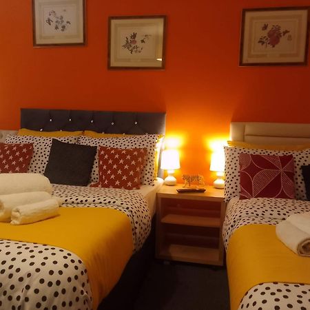 Ideal Home & Cottage Inviting 4 Bedroom Apartments 월솔 외부 사진