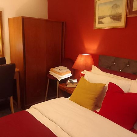 Ideal Home & Cottage Inviting 4 Bedroom Apartments 월솔 외부 사진