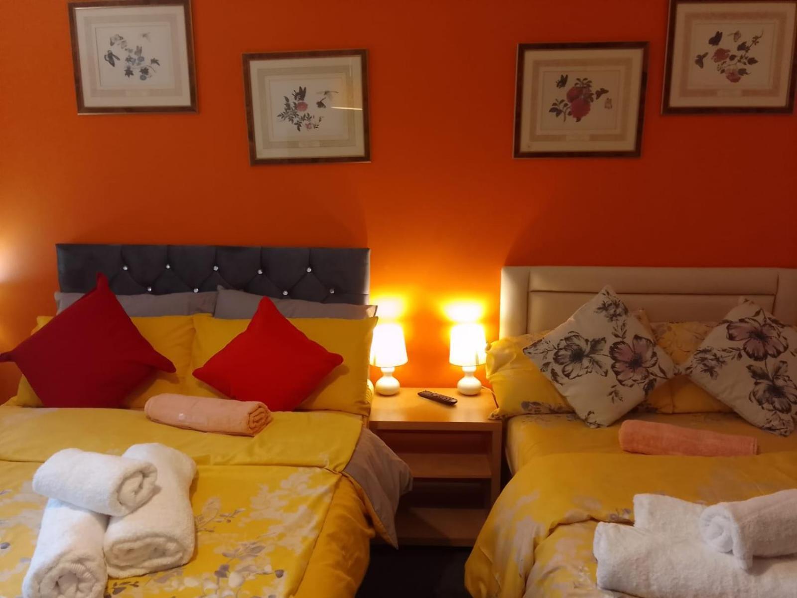Ideal Home & Cottage Inviting 4 Bedroom Apartments 월솔 외부 사진