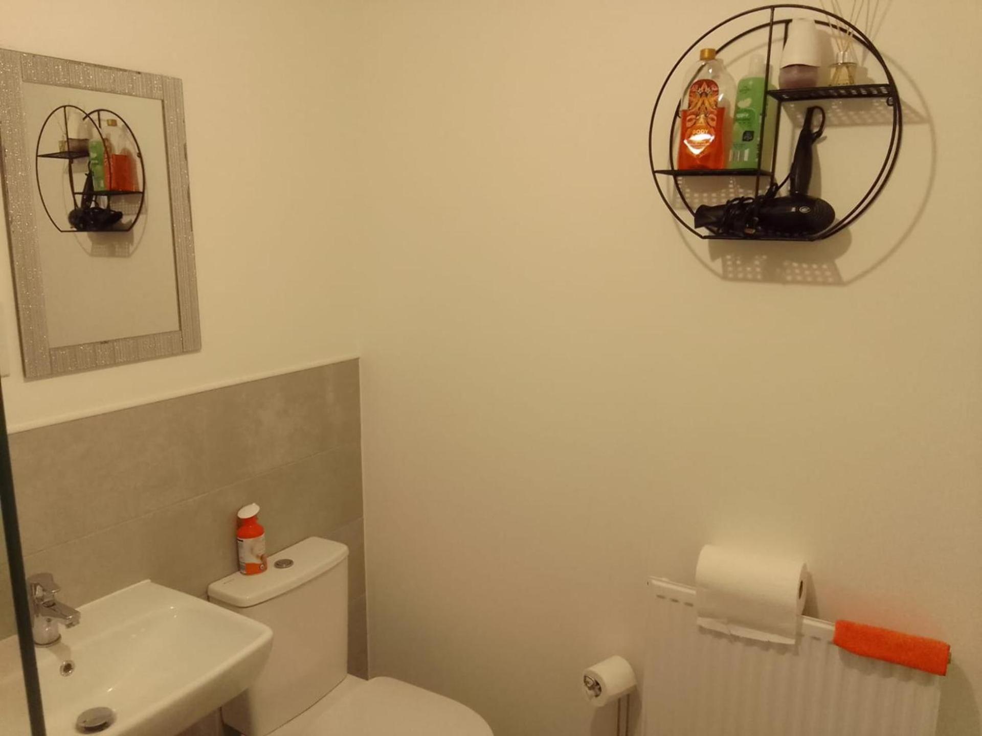 Ideal Home & Cottage Inviting 4 Bedroom Apartments 월솔 외부 사진