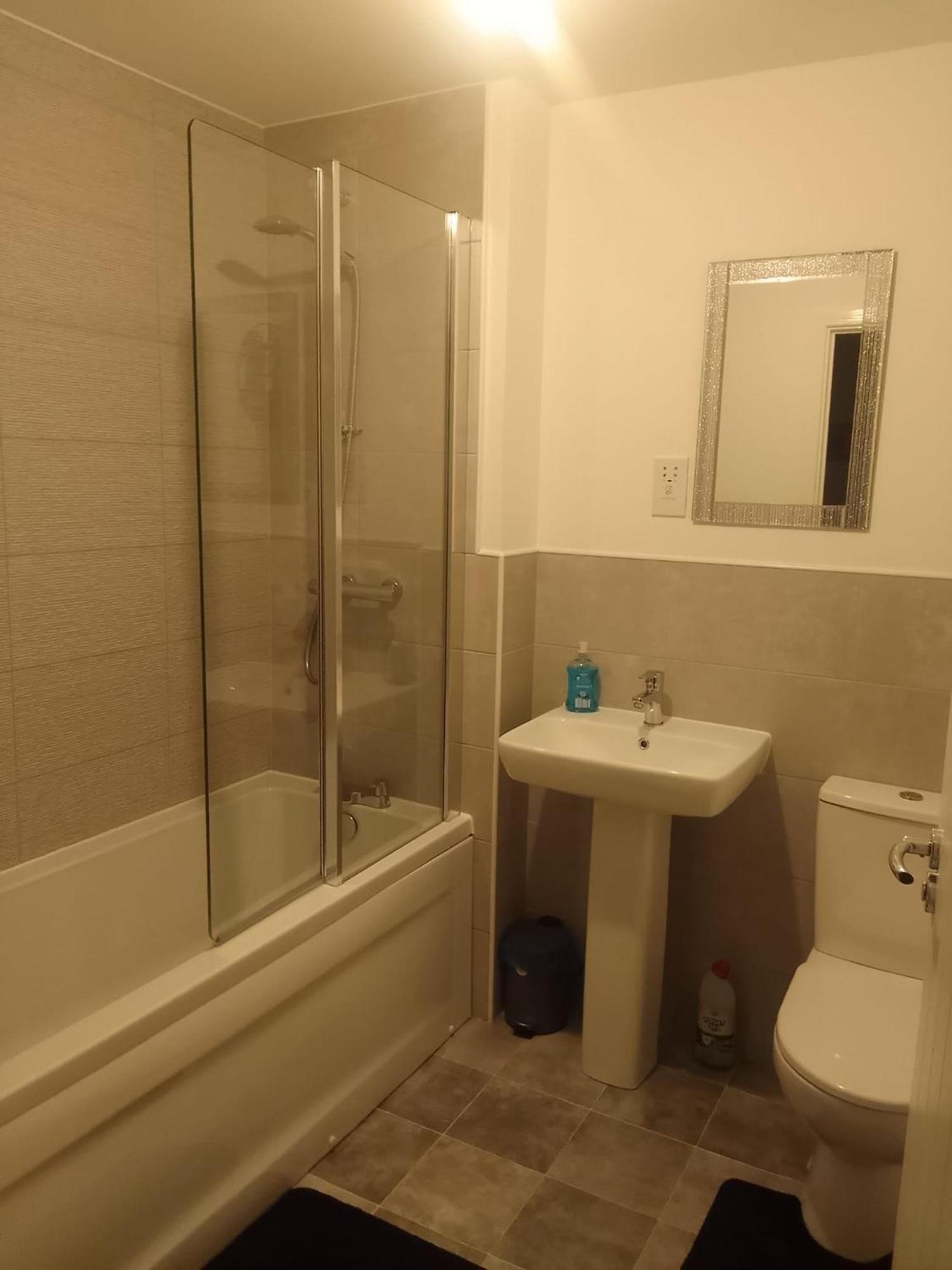 Ideal Home & Cottage Inviting 4 Bedroom Apartments 월솔 외부 사진