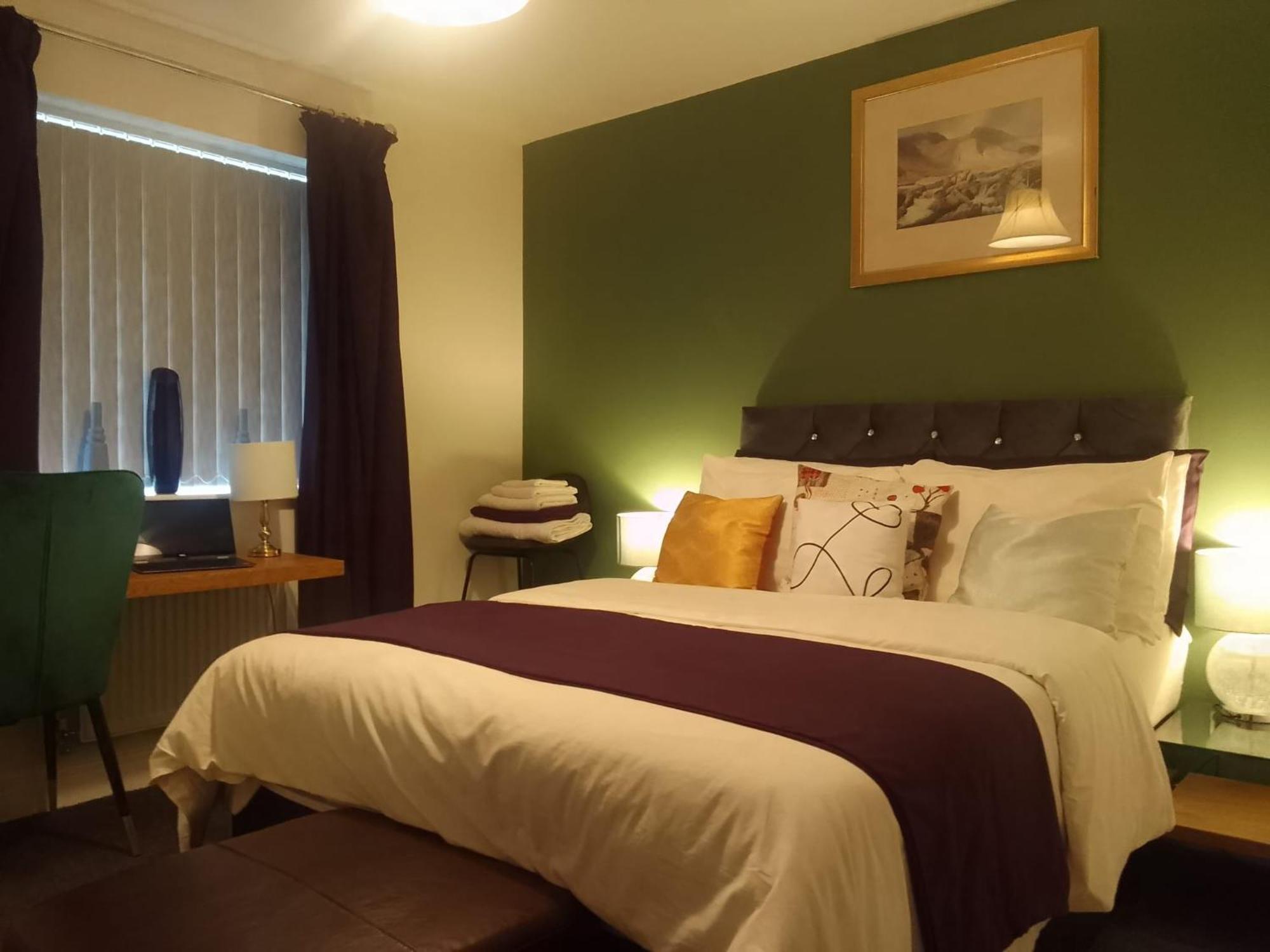 Ideal Home & Cottage Inviting 4 Bedroom Apartments 월솔 외부 사진