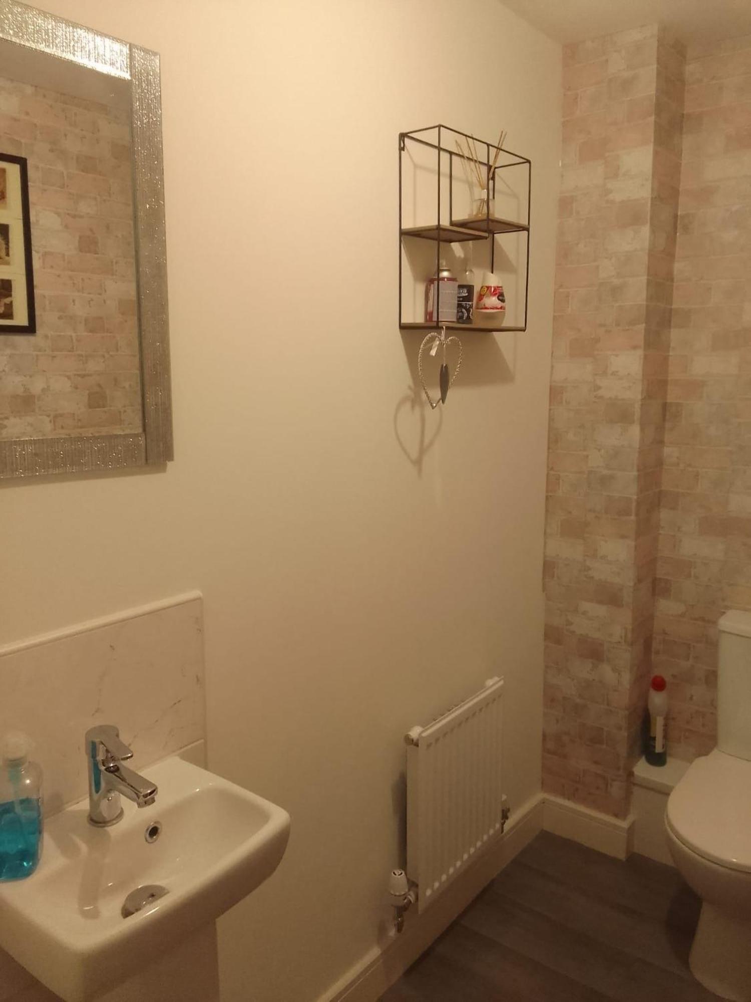 Ideal Home & Cottage Inviting 4 Bedroom Apartments 월솔 외부 사진