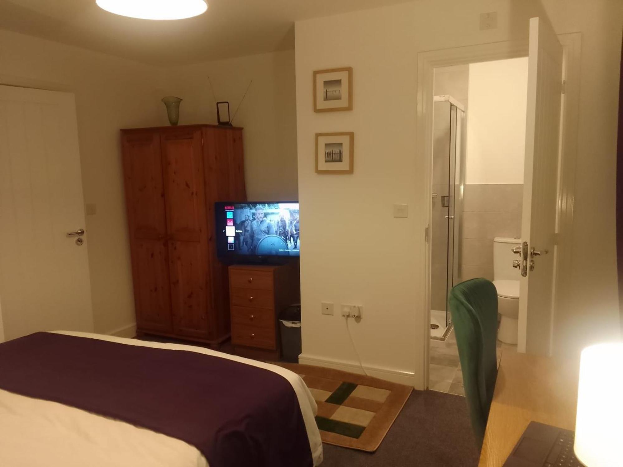 Ideal Home & Cottage Inviting 4 Bedroom Apartments 월솔 외부 사진